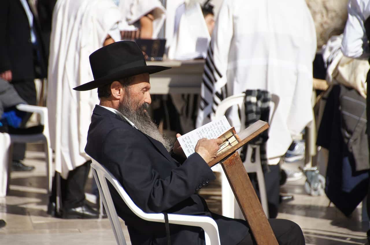 כמה צריך לשלם לרב שעורך את החופה?